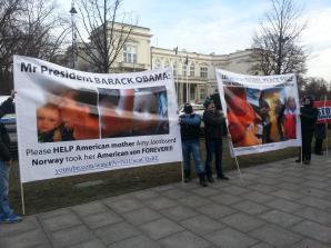 Ludzie Rutkowskiego bronią Amerykanki, której władze Norwegii zabrały na zawsze synka. Dziś w Warszawie protestują przed Ambasadą Norwegii i USA!