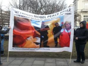 Ludzie Rutkowskiego bronią Amerykanki, której władze Norwegii zabrały na zawsze synka. Dziś w Warszawie protestują przed Ambasadą Norwegii i USA!