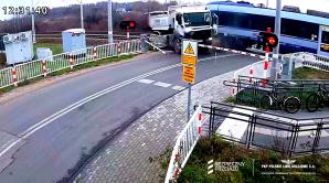 [VIDEO] Nowa Sucha: szkody na miliony. Kierowca ciężarówki doprowadził do wypadku