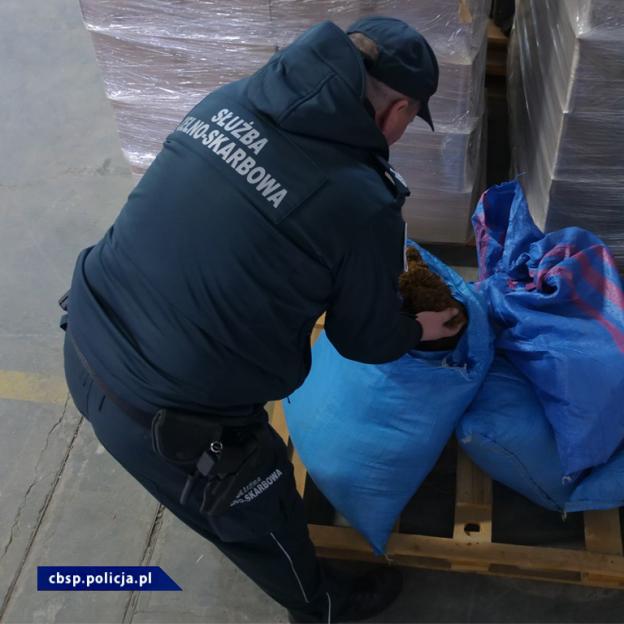 [VIDEO] Prawie 5 mln papierosów przejęte przez CBŚP i KAS