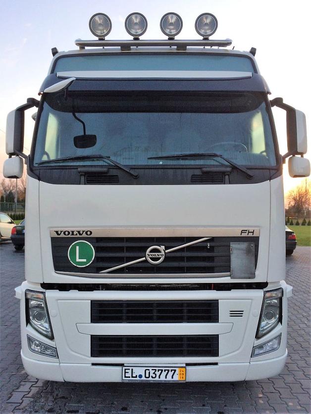 Kradzież ciągnika siodłowego Volvo. Poszukiwania prowadzi ekipa Krzysztofa Rutkowskiego