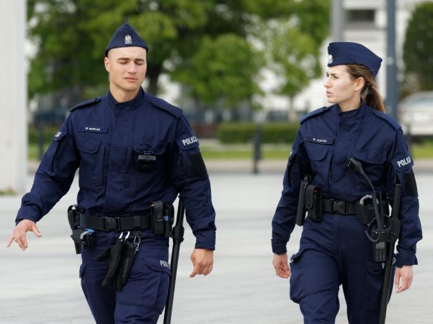 [VIDEO] Policjanci zatrzymali w bezpośrednim pościgu mężczyznę, który zabrał kobiecie torebkę z rzeczami osobistymi